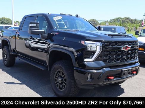 Used 2024 Chevrolet Silverado 2500 ZR2 w/ Technology Package AWD/4WD image 2