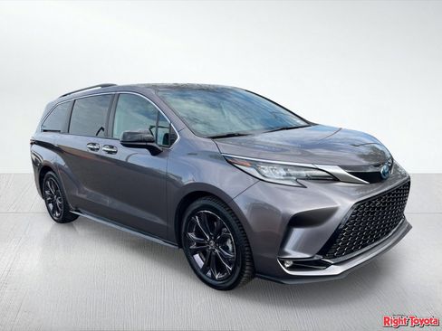 Certified 2022 Toyota Sienna XSE w/ XSE Plus Package FWD image 9