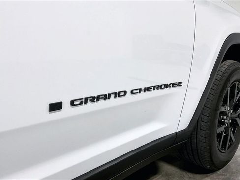 Used 2025 Jeep Grand Cherokee L Altitude RWD image 40