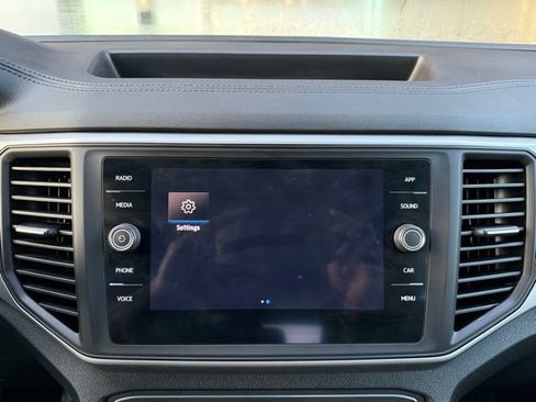 Used 2020 Volkswagen Atlas Cross Sport SE w/ Panoramic Sunroof Package FWD image 31