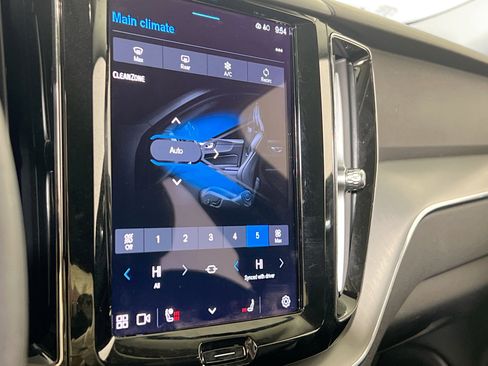 Used 2023 Volvo XC60 B5 Core w/ Climate Package image 16