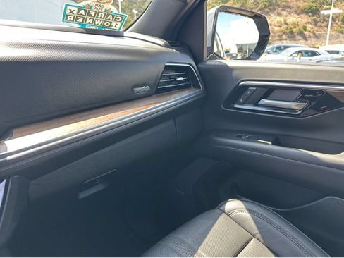 Certified 2025 Chevrolet Tahoe High Country AWD/4WD image 7