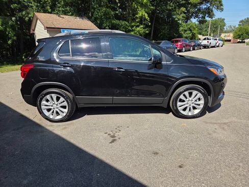 Used 2020 Chevrolet Trax Premier w/ LPO, Cargo Package AWD/4WD image 7
