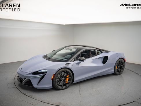 Used 2024 McLaren Artura image 14
