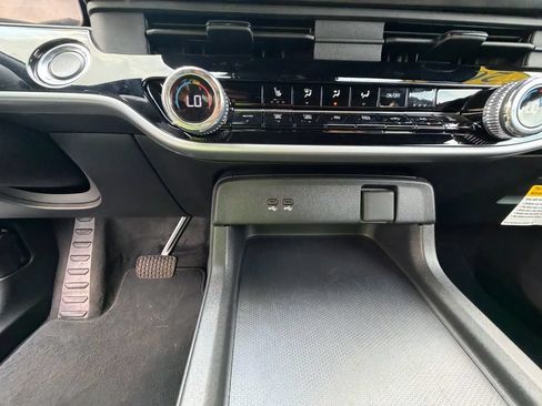 Used 2024 Honda Prologue EX image 12