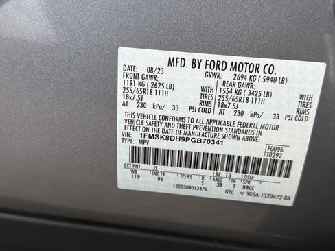 Used 2023 Ford Explorer XLT AWD/4WD image 27