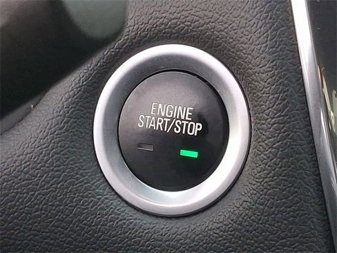 Used 2023 Chevrolet Traverse LT image 20