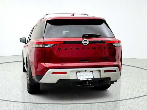 Used 2024 Nissan Pathfinder Platinum w/ Black Appearance Package AWD/4WD image 6