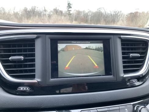 Used 2020 Chrysler Voyager Lxi w/ Cold Weather Group image 13