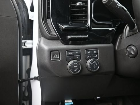 Used 2024 Chevrolet Silverado 1500 ZR2 w/ Technology Package AWD/4WD image 13