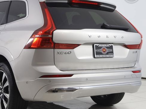 Used 2023 Volvo XC60 B5 Plus image 23