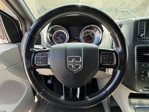 Used 2018 Dodge Grand Caravan SXT FWD image 14