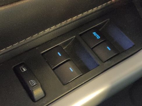 Used 2014 Ford Edge Sport w/ Driver Entry Package FWD image 27