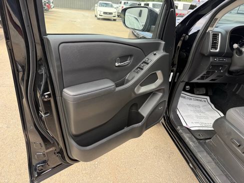 Used 2024 Nissan Frontier SV w/ Technology Package RWD image 8