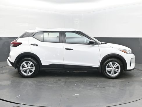 Certified 2025 Nissan Kicks Play S image 8