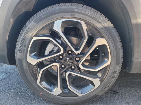 Used 2025 Chevrolet Trax RS w/ Sunroof Package image 9