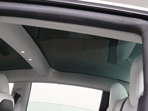 Used 2023 Tesla Model 3 Performance image 19