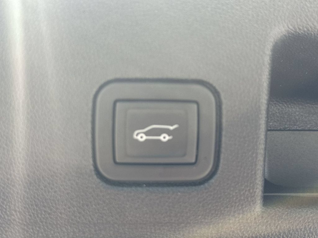 Used 2024 Chevrolet Equinox LT FWD image 32
