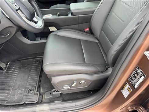 Used 2025 Hyundai Santa Fe Limited AWD/4WD image 7