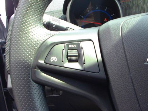 Used 2016 Chevrolet Cruze LT FWD image 16