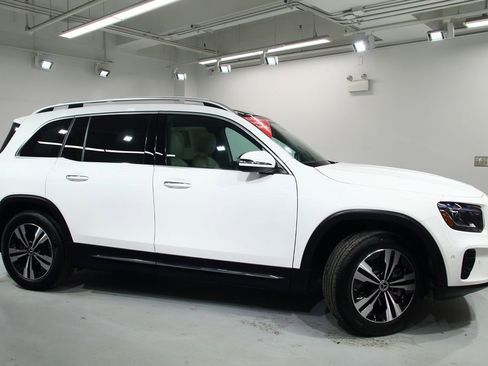 Certified 2025 Mercedes-Benz GLB 250 4MATIC image 9