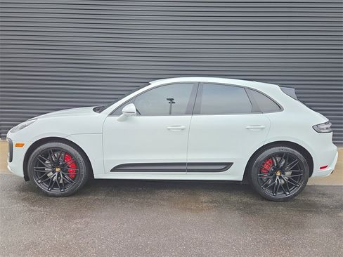 Certified 2026 Porsche Macan GTS image 2