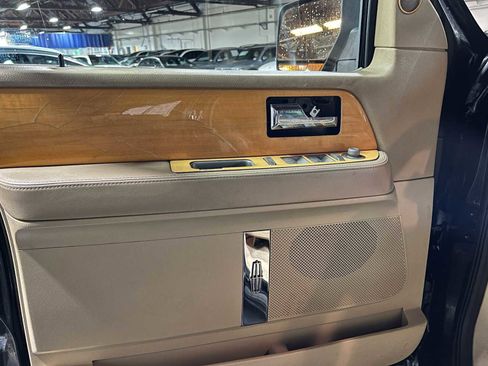 Used 2008 Lincoln Navigator L 2WD image 17