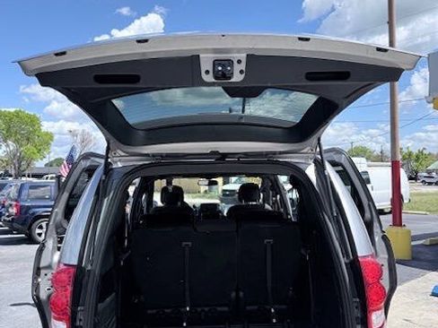 Used 2018 Dodge Grand Caravan SE FWD image 16