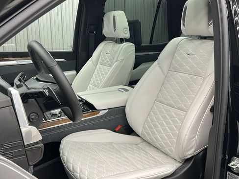 Used 2025 Cadillac Escalade Sport Platinum w/ LPO, ONYX Package image 30