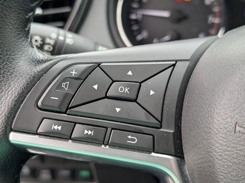 Used 2022 Nissan Rogue Sport SV w/ Technology Package image 17