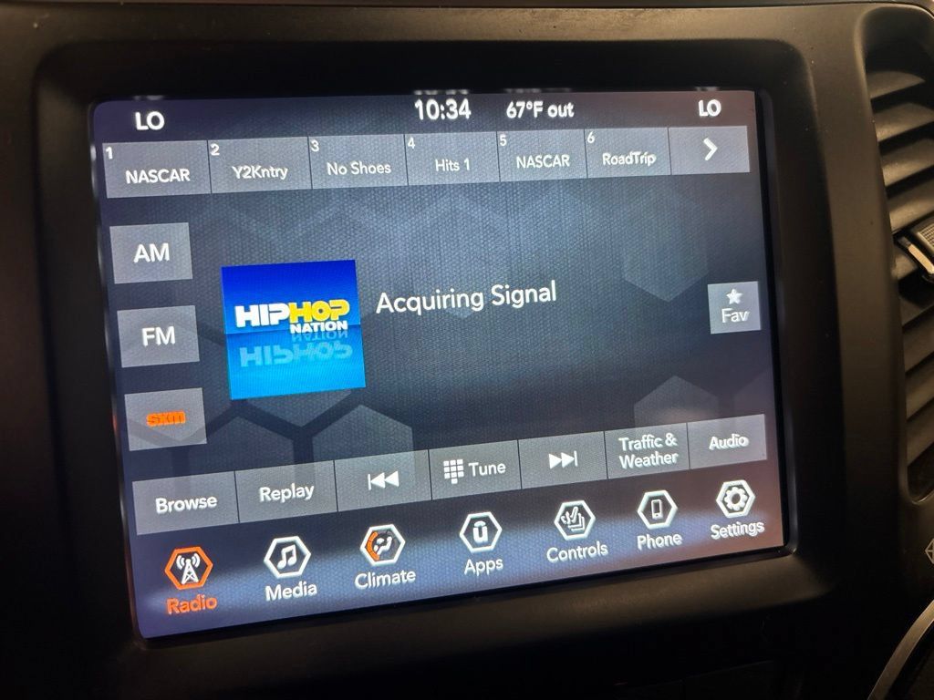 Used 2021 Jeep Cherokee Latitude Lux w/ Comfort/Convenience Group AWD/4WD image 15