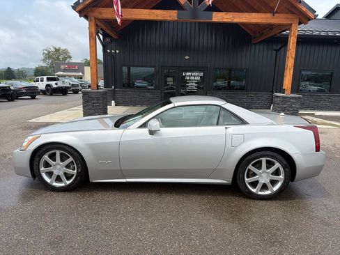 Used 2005 Cadillac XLR RWD image 18