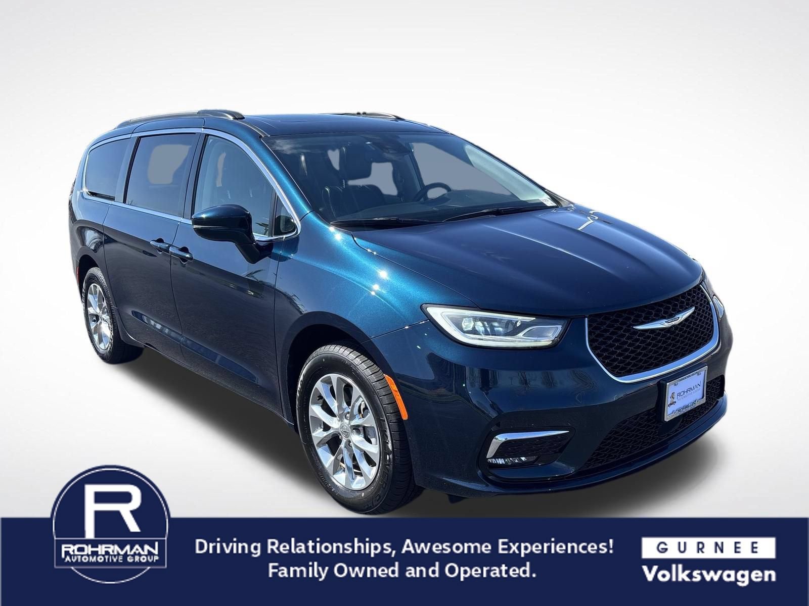 Used 2022 Chrysler Pacifica Touring-L AWD/4WD image 2
