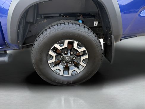 Used 2023 Toyota Tacoma TRD Off-Road w/ TRD Premium Off Road Package AWD/4WD image 24