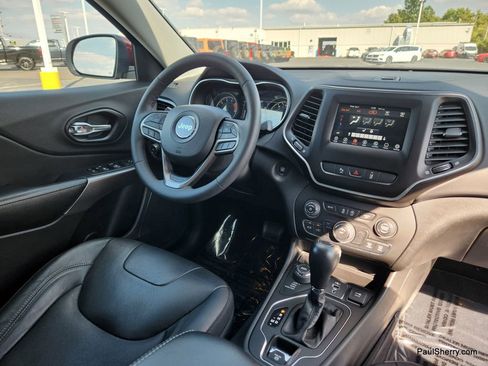 Used 2021 Jeep Cherokee Latitude Lux image 2