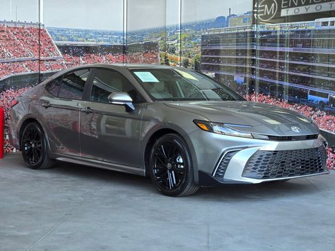 Used 2026 Toyota Camry SE FWD image 1