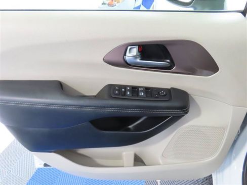 Used 2023 Chrysler Voyager LX FWD image 15