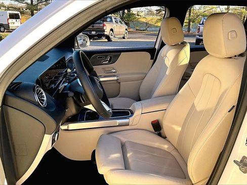 Used 2025 Mercedes-Benz GLB 250 4MATIC image 27