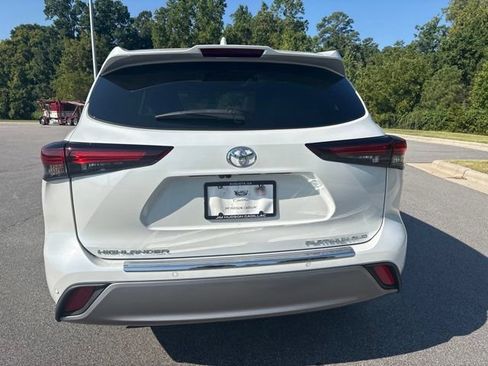 Used 2025 Toyota Highlander Platinum AWD/4WD image 9