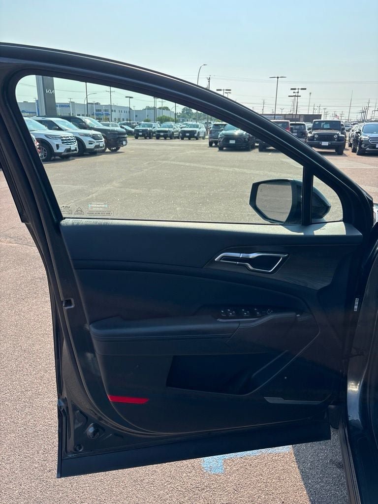 Used 2025 Kia Sportage X-Line AWD/4WD image 11