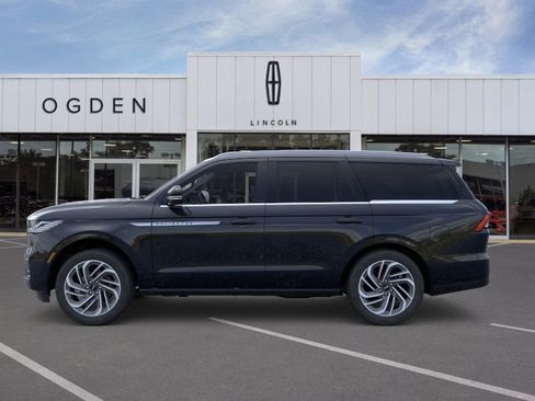 New 2025 Lincoln Navigator Reserve image 3