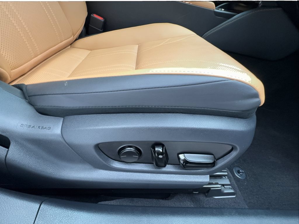 Used 2023 Lexus ES 300h w/ Accessory Package (Z1) FWD image 33
