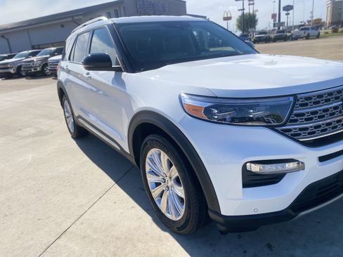 Used 2023 Ford Explorer Limited w/ Equipment Group 301A image 3