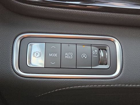 Certified 2025 Buick Enclave Preferred FWD image 19