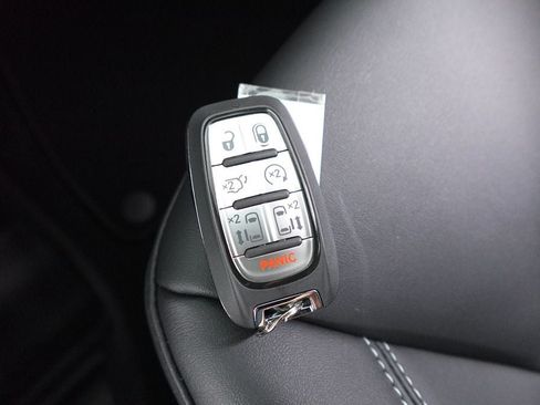 New 2027 Chrysler Pacifica Select FWD image 18