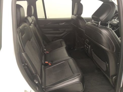 Used 2023 Jeep Grand Cherokee Altitude AWD/4WD image 19
