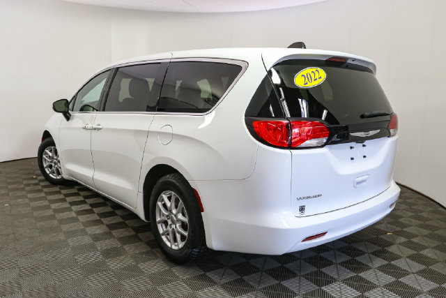 Used 2022 Chrysler Voyager LX FWD image 7