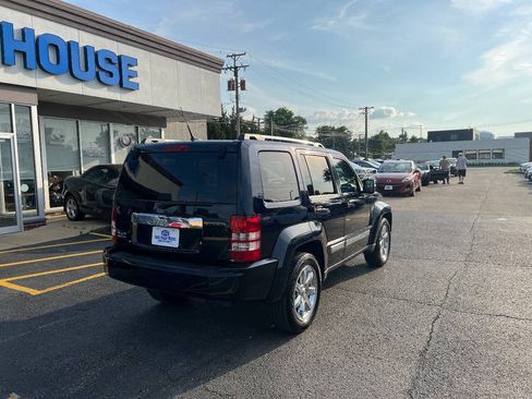 Used 2011 Jeep Liberty Limited w/ Tire & Wheel Group AWD/4WD image 10