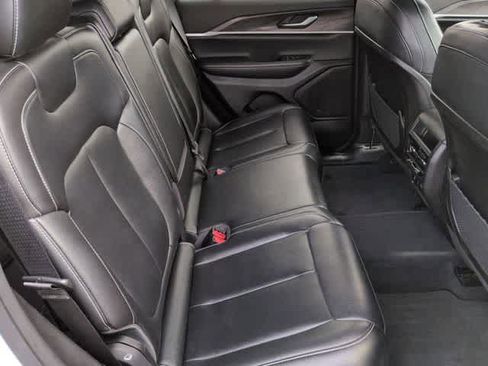 Used 2023 Jeep Grand Cherokee Limited w/ Black Appearance Package image 20