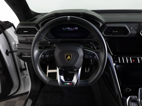 Used 2021 Lamborghini Urus AWD/4WD image 42